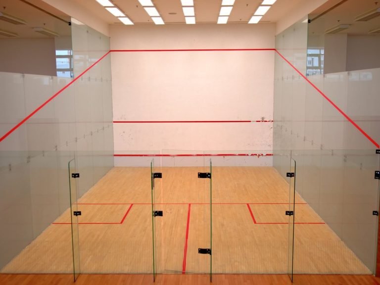 solution-squash-glass-back-wall